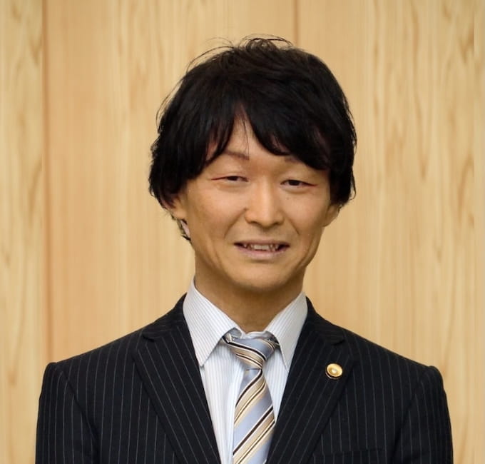 代表弁護士：西面 将樹