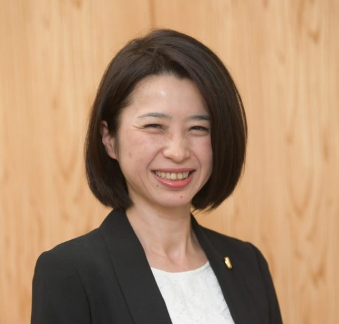 弁護士：新海 久美子