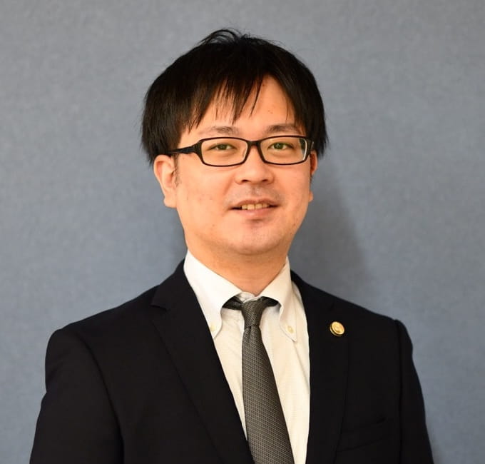 弁護士：赤丸 走